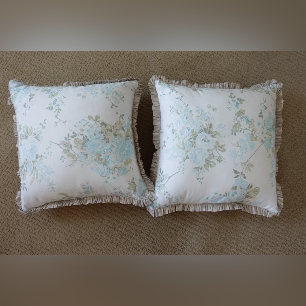 Set of 2 Shabby Chic throw pillows